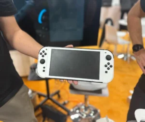 This dummy is said to match the exact dimensions of the Nintendo Switch 2. (Source: Netzwelt)